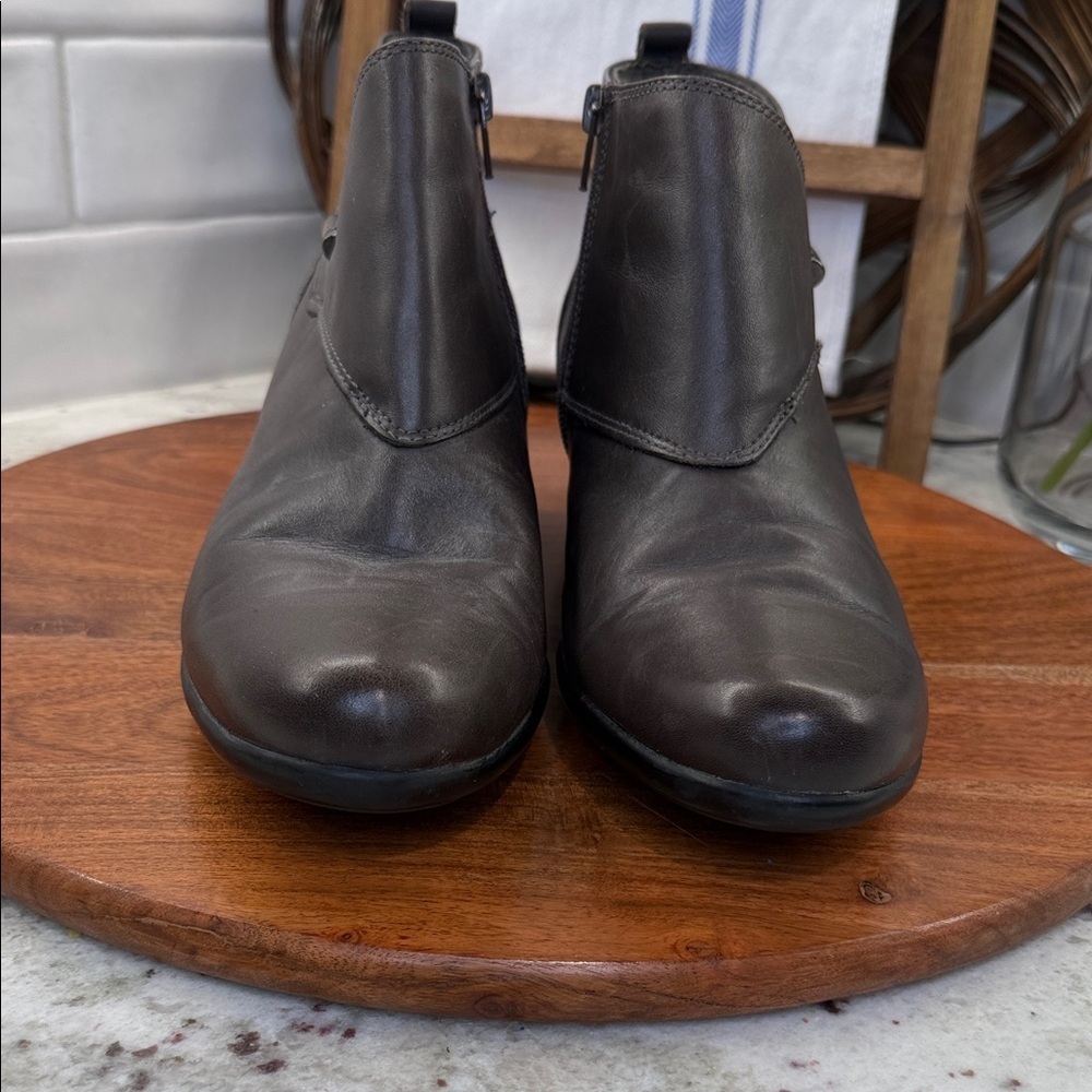 CLARKS® COLLECTION Soft Cushion Brown Leather Side Zip Ankle Boots